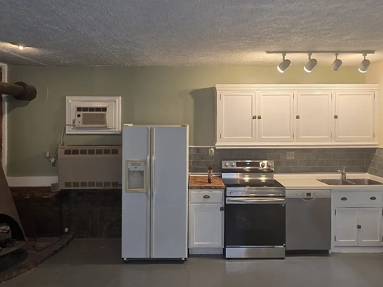 3934 Dover Rd #B — Photo 6