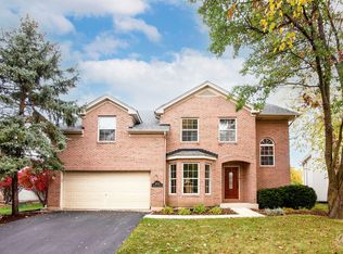 2112 Colonial St, Aurora, IL 60503