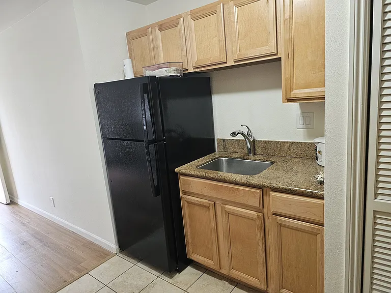 210 Mission Ave — Photo 17