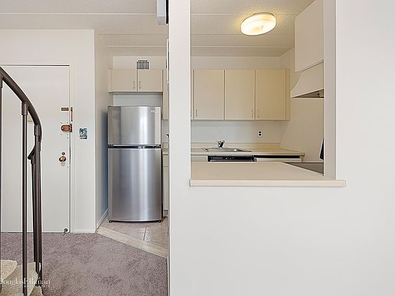 3rd image of 10815 Seaview Ave APT 40D