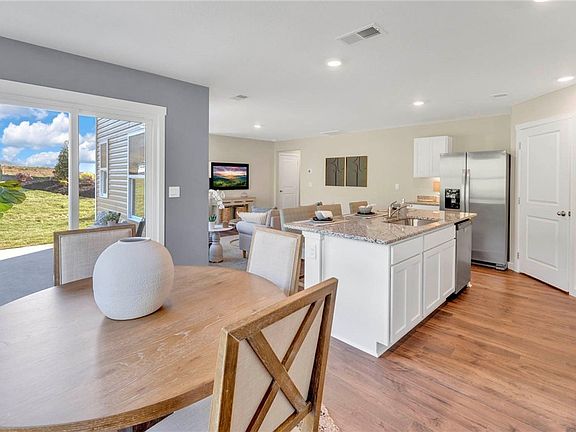 5th image of 1085 Bergamot Road
