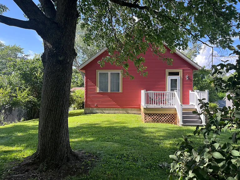 913 N Maple St — Photo 28