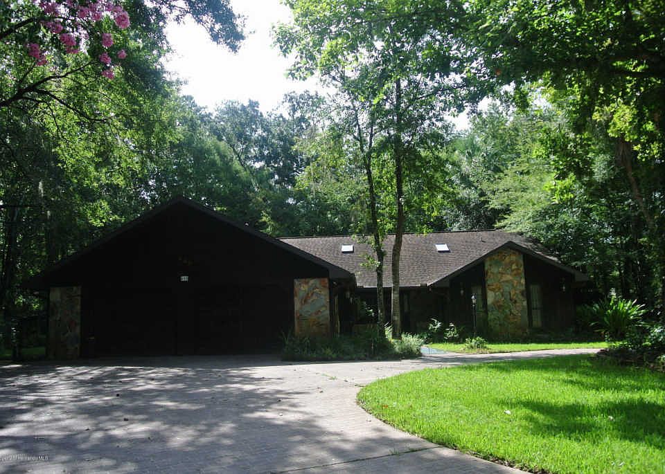 1st image of 605 Erin Way