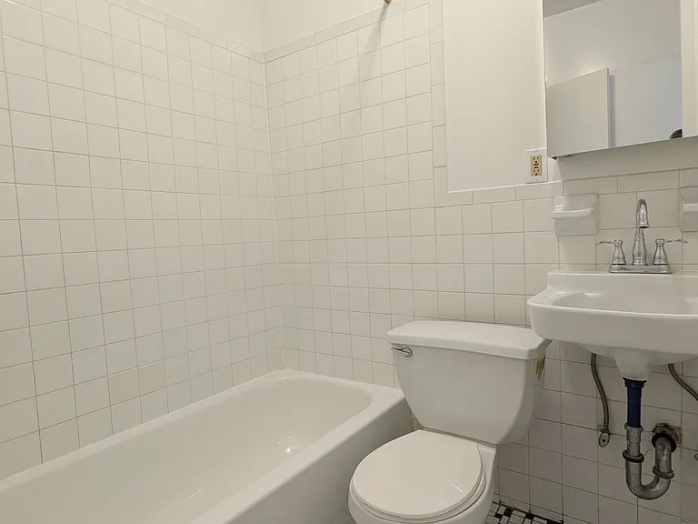 147 W 72nd St #4C — Photo 4