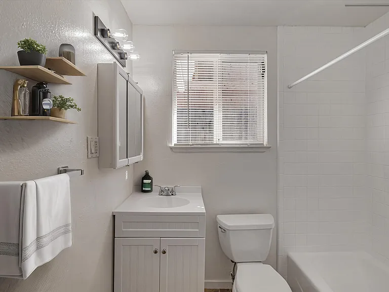 300 Chestnut Ave #310 — Photo 9