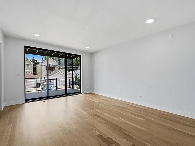 1827 N California Ave #1 — Photo 19