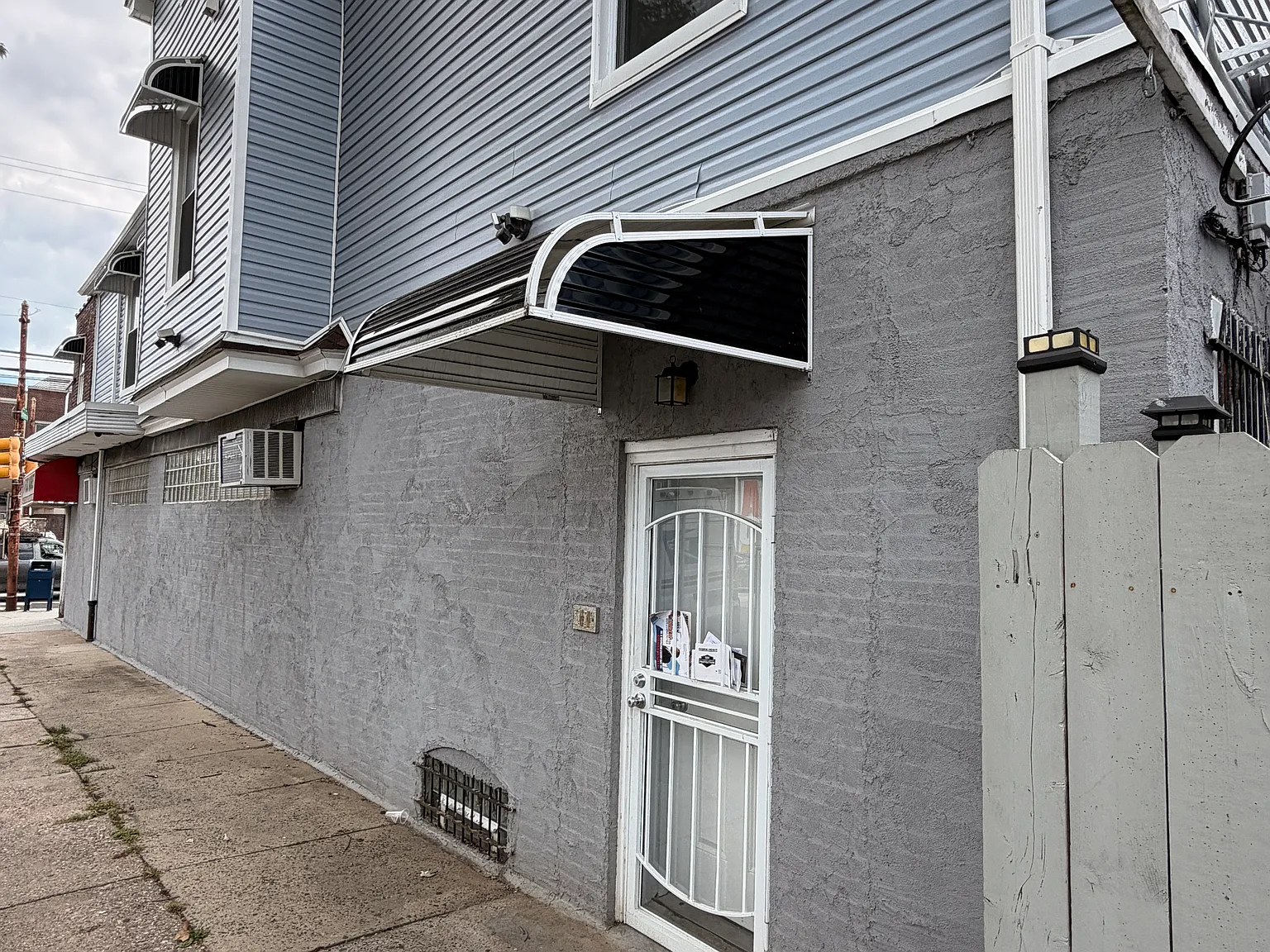 3 bed, 1.5 bath, 1100 sqft, $1,500 — Photo 1