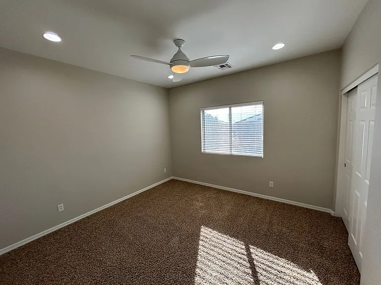 5411 W Rowel Rd — Photo 20