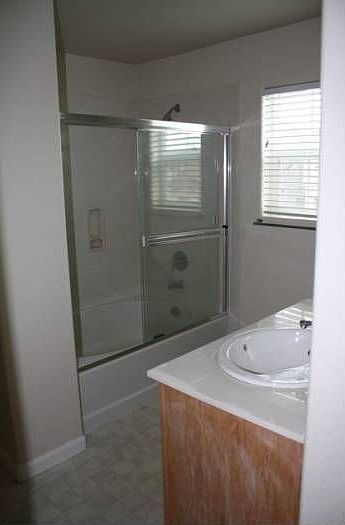 <b>Master Bath</b>