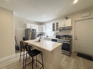 718 Cannon St E #B, Hamilton, ON L8L 2G9