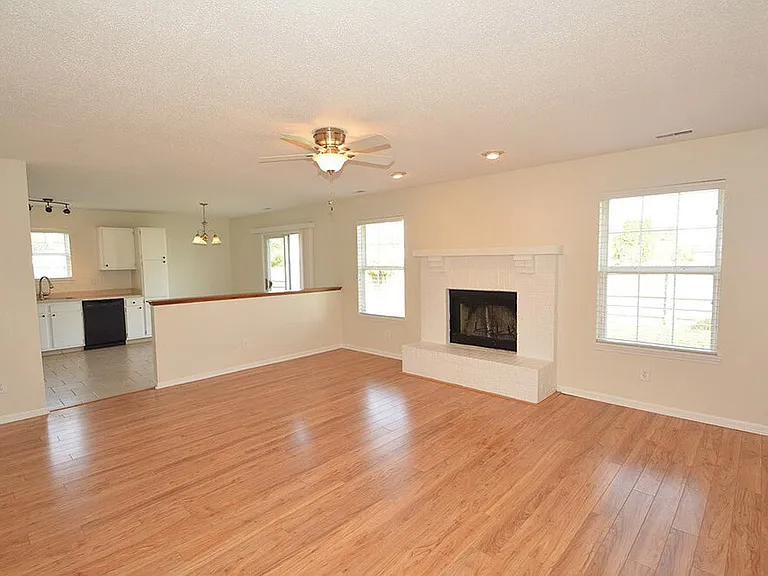 7394 Tassel Ct — Photo 2
