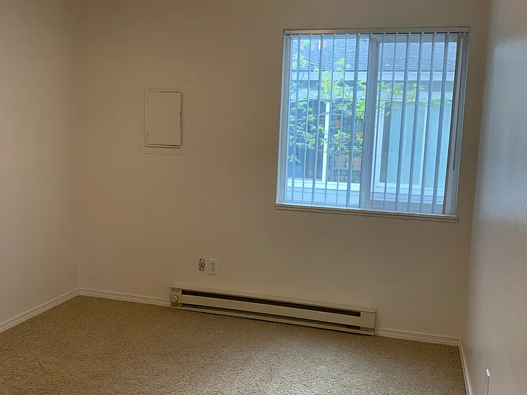 5205 SE Tolman St — Photo 7