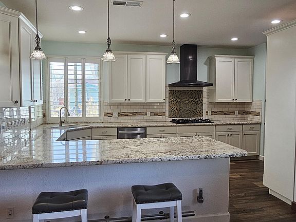 3rd image of 3933 Border Ct