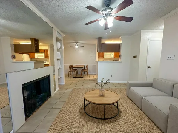 2121 Hepburn St APT 1110, Houston, TX 77054