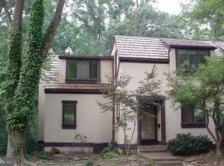 1614 Park Overlook Dr, Reston, VA 20190