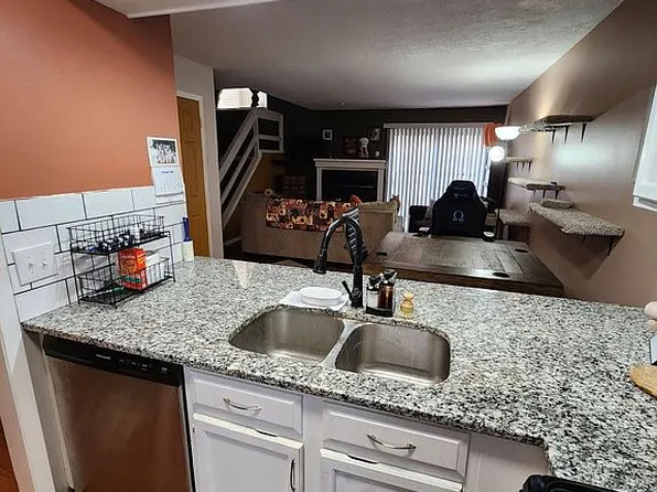2405 S Capri St #605, Wichita, KS 67210