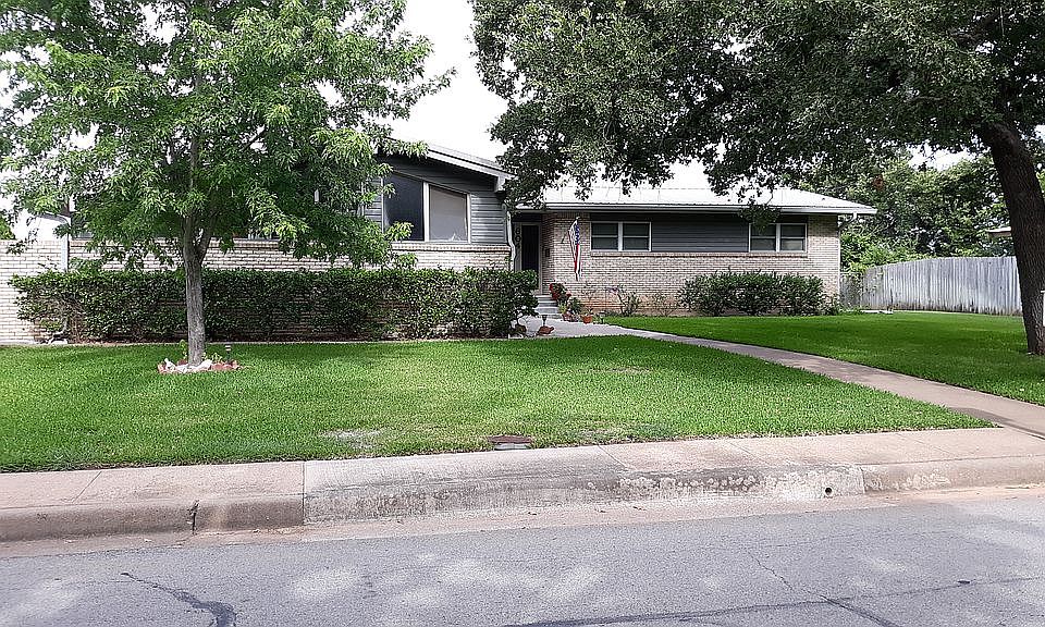 1st image of 604 NW 7th Ave