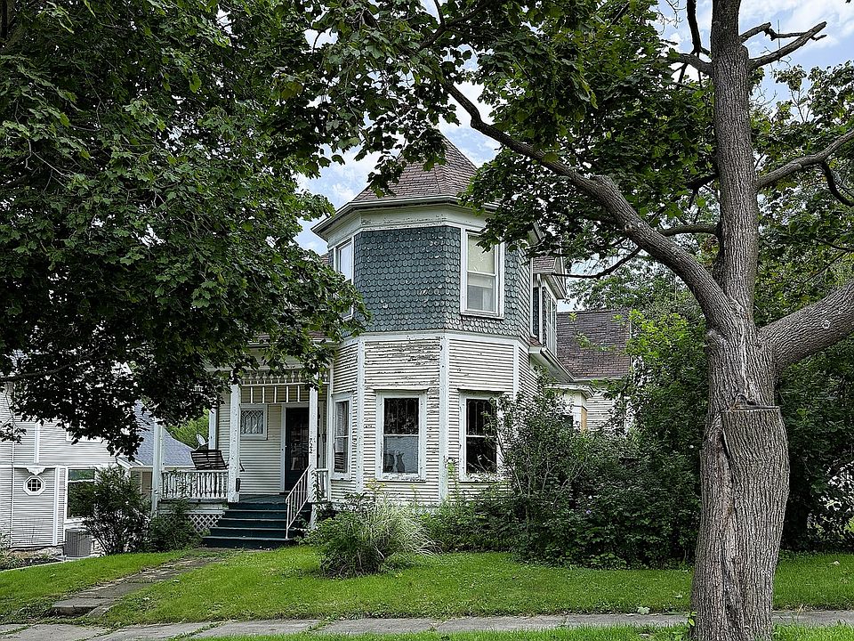 1st image of 722 S Hennepin Ave