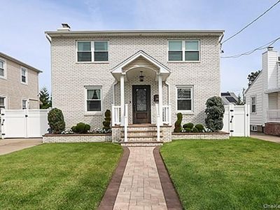 956 Hancock Avenue, Franklin Square, NY, 11010