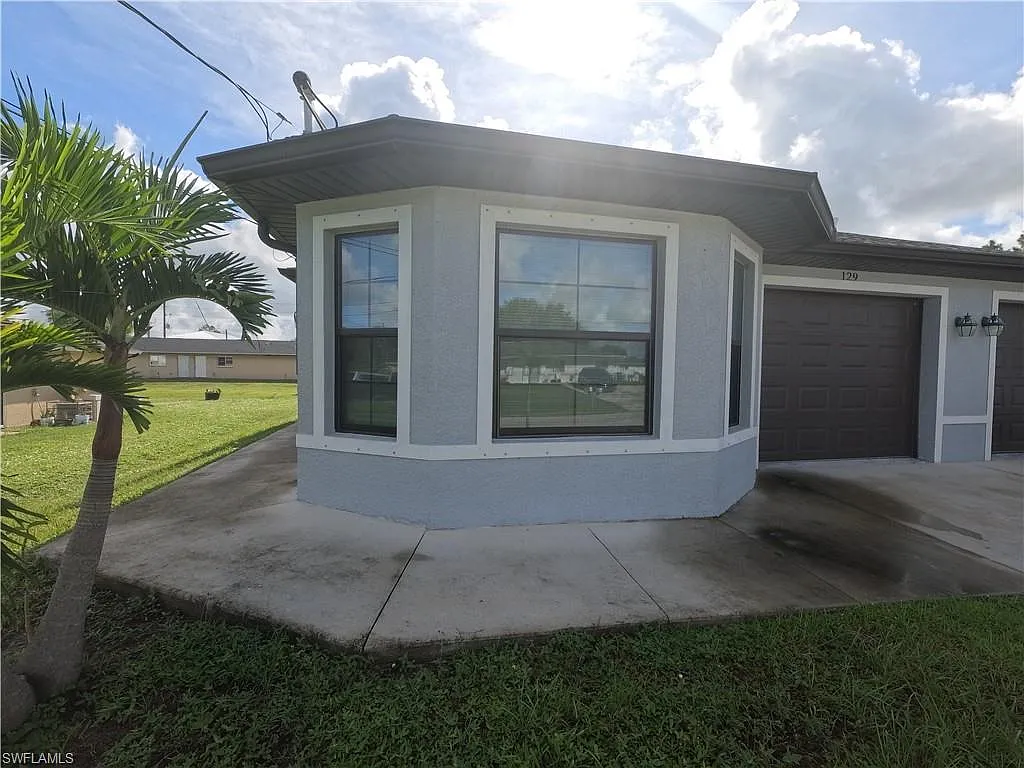 3 bed, 2.0 bath, 2412 sqft, $1,700 — Photo 2