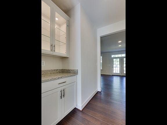 5th image of 5834 Valley View Dr