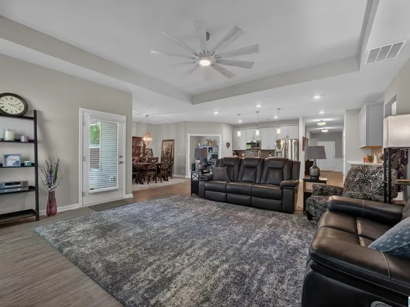 5512 Grass Lake Dr, Bessemer, AL 35022