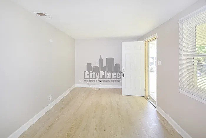 1822 S Chester Ave — Photo 8