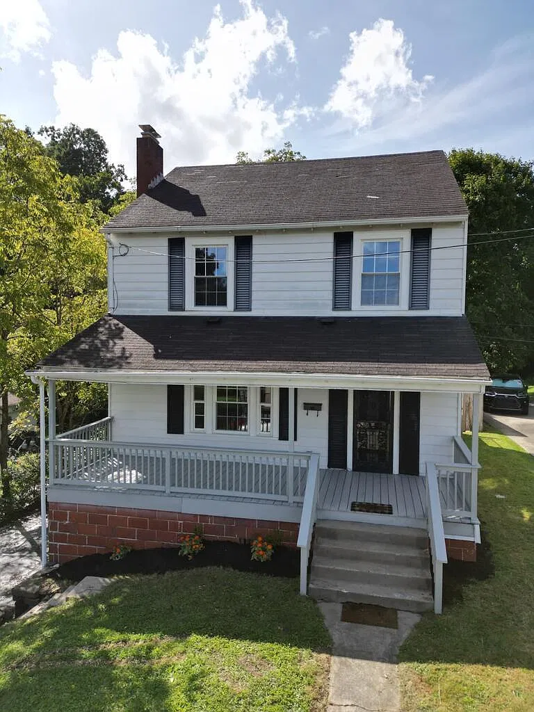 3 bed, 1.5 bath, 1987 sqft, $1,800 — Photo 1