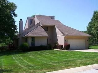 208 Saponi Ln, Lake Winnebago, MO 64034