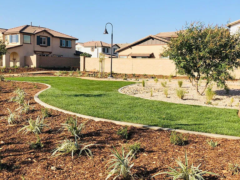 2897 E La Avenida Dr — Photo 37