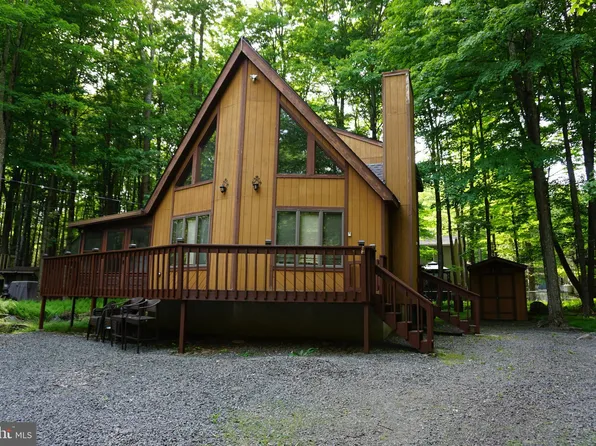 279 Wyalusing Dr, Pocono Lake, PA 18347