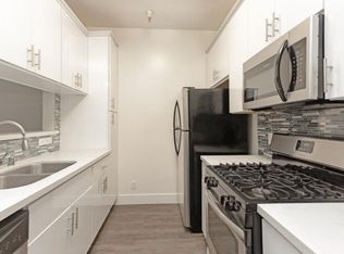 11657 Oxnard Str., North Hollywood, CA 91606