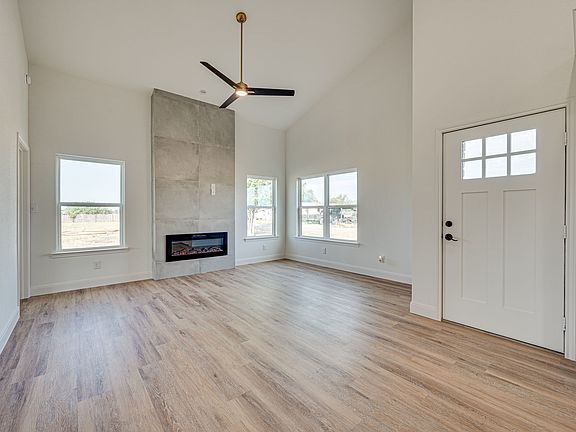 3rd image of 413 Caro Dr