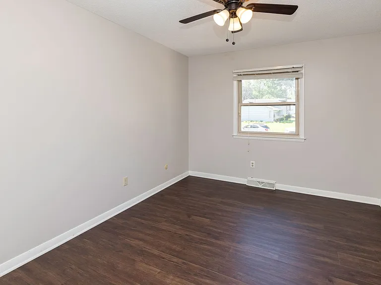 3815 Hillcrest Dr — Photo 14