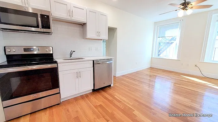 1 bed, 1.0 bath, $2,350 — Photo 3