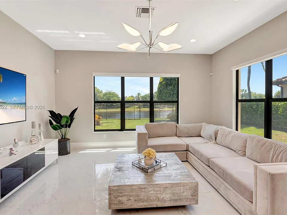 9331 Eden Roc Ct