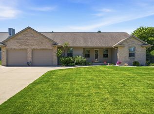 1735 Orange Blossom Dr, Green Bay, WI 54313