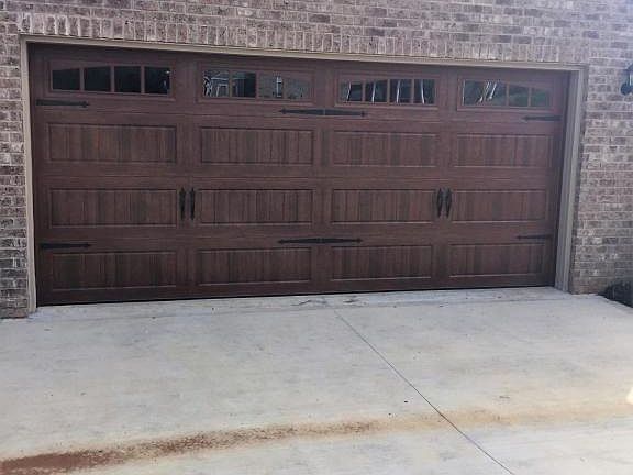 2nd image of 2915 Silver Brook Ln