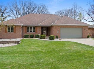 1633 Rustic Oaks Ct, Green Bay, WI 54301