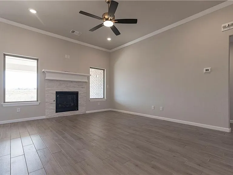 16300 Marsha Dr — Photo 9