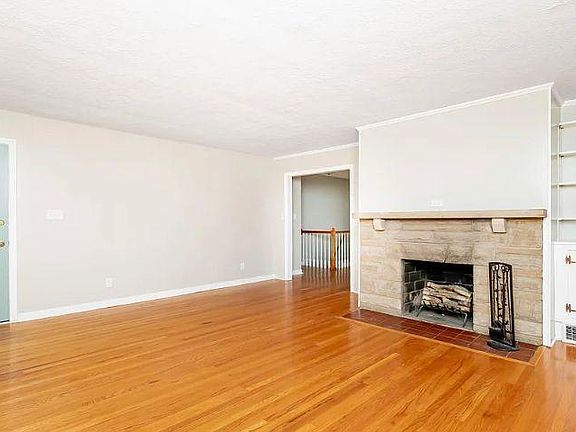 3rd image of 2134 Lancashire Ave