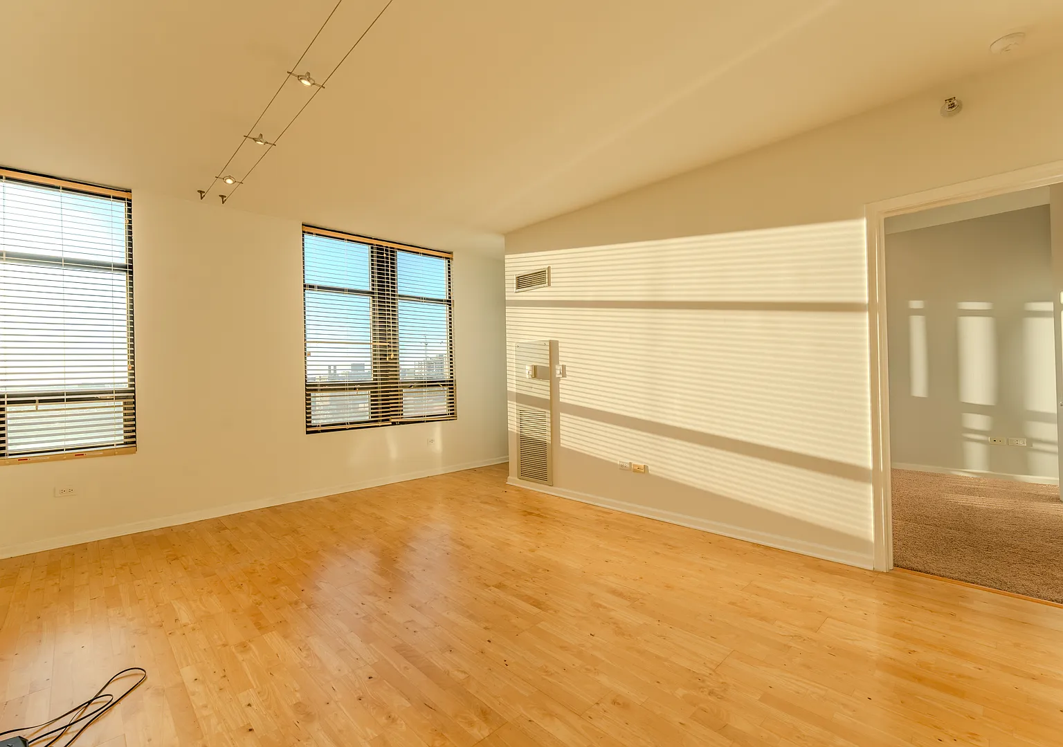 1 bed, 725 sqft, $2,400 — Photo 2
