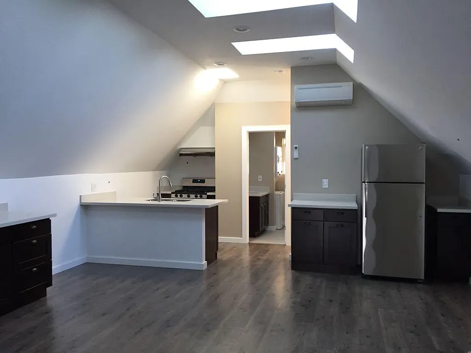 2006 E Union St #4