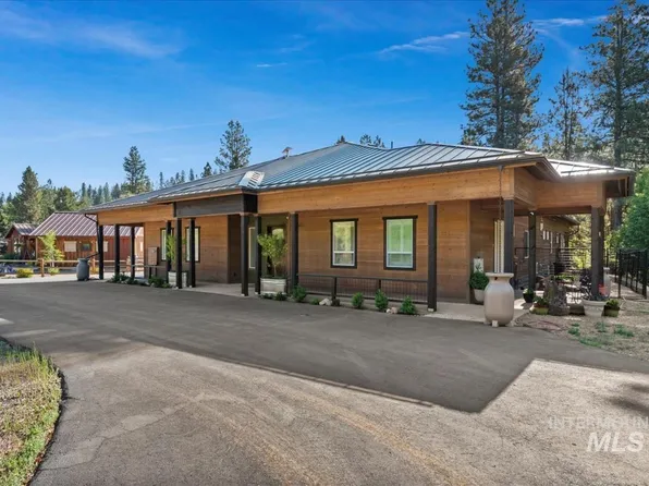 22 Creekside Ct, Garden Valley, ID 83622