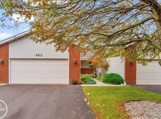 962 Saint Joseph Ln, Marysville, MI
