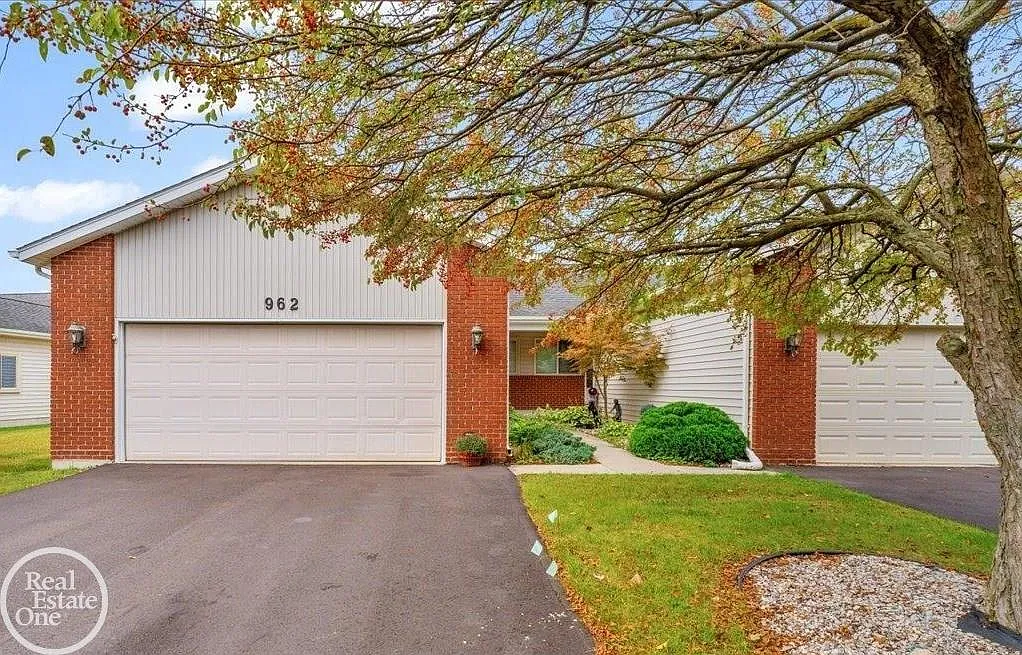 962 Saint Joseph Ln photo 1