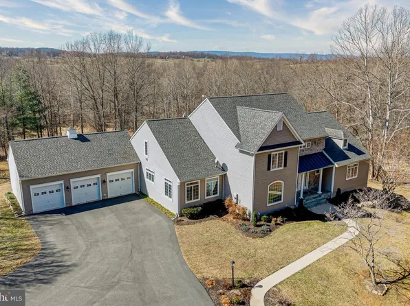 8986 Woodward Rd, Marshall, VA 20115