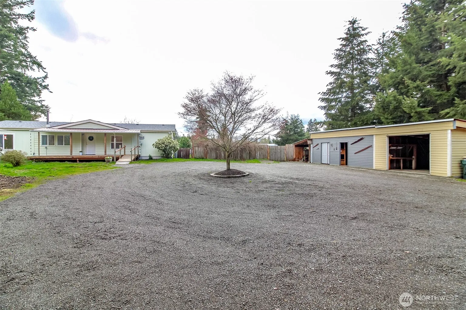 10813 Vail Road SE photo 1