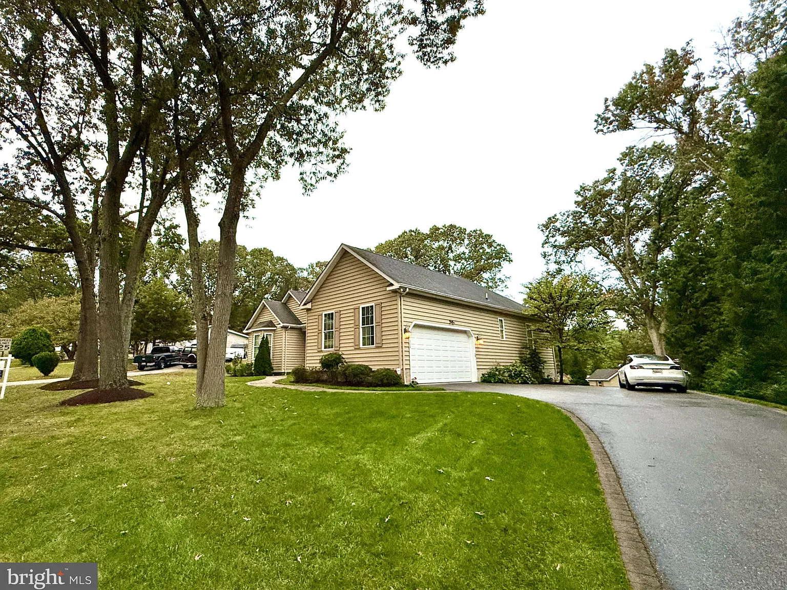 3 bed, 3.0 bath, 2377 sqft, $3,800 — Photo 1