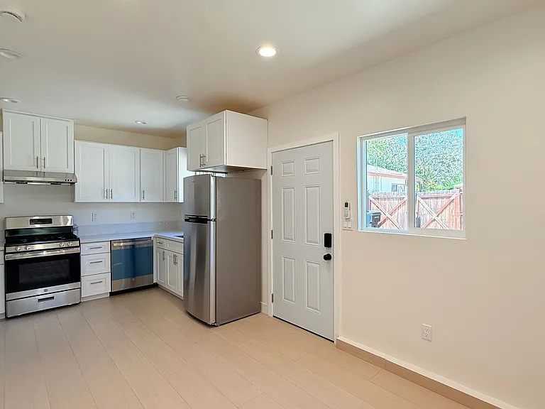 640 W Invergarry St — Photo 3